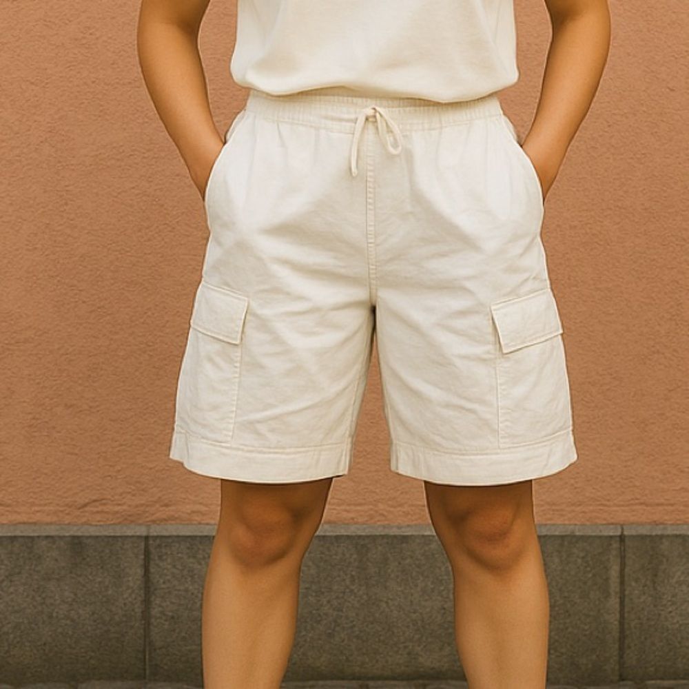 White Bermuda size Medium, NWOT